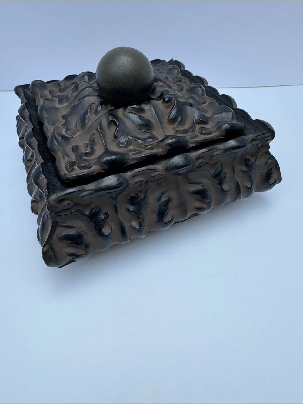 Vintage Roma Carved Wood Leaf Trinket Jewelry Box Velvet Lined Canada